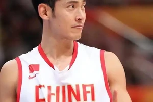  如何在退役后继续发展事业：职业篮球运动员的转型之路